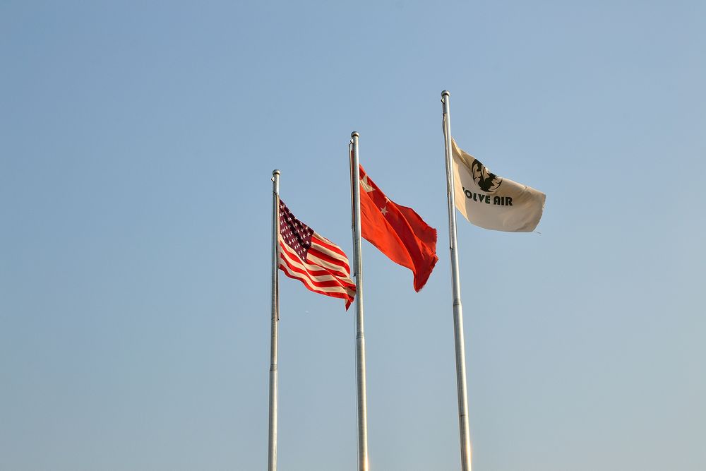 美国大奖国际（Solve Air）环保科技空气净化器研发生产基地旗帜